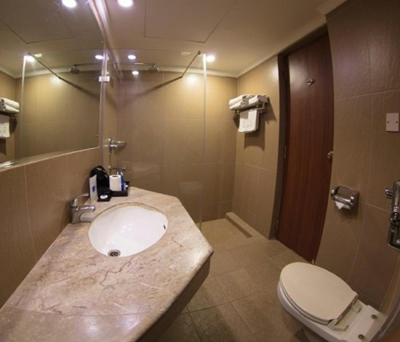 Hotel Tulip Near Delhi Airport Nuova Delhi Esterno foto