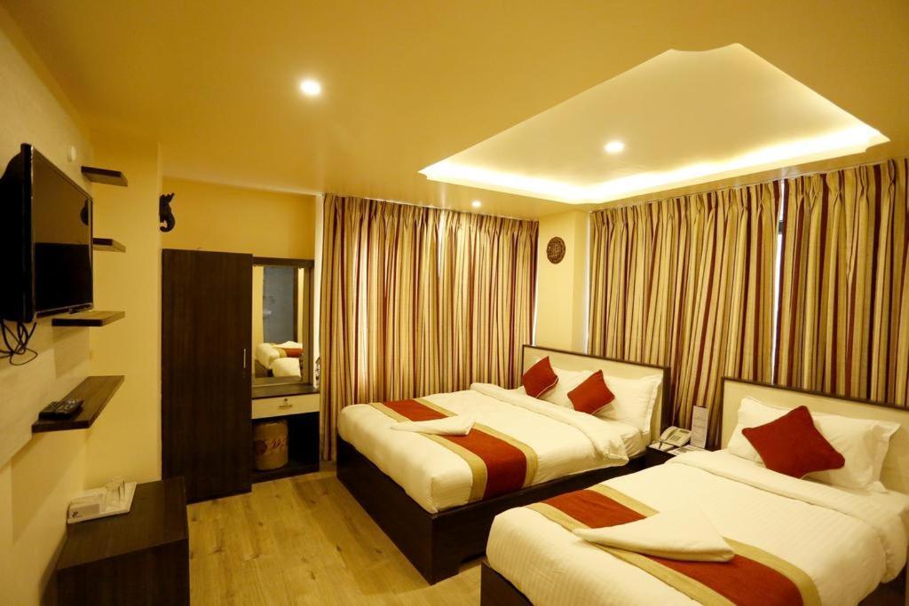 Hotel Tulip Near Delhi Airport Nuova Delhi Esterno foto