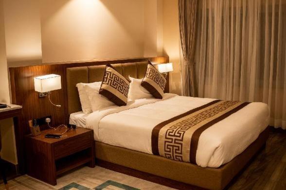 Hotel Tulip Near Delhi Airport Nuova Delhi Esterno foto